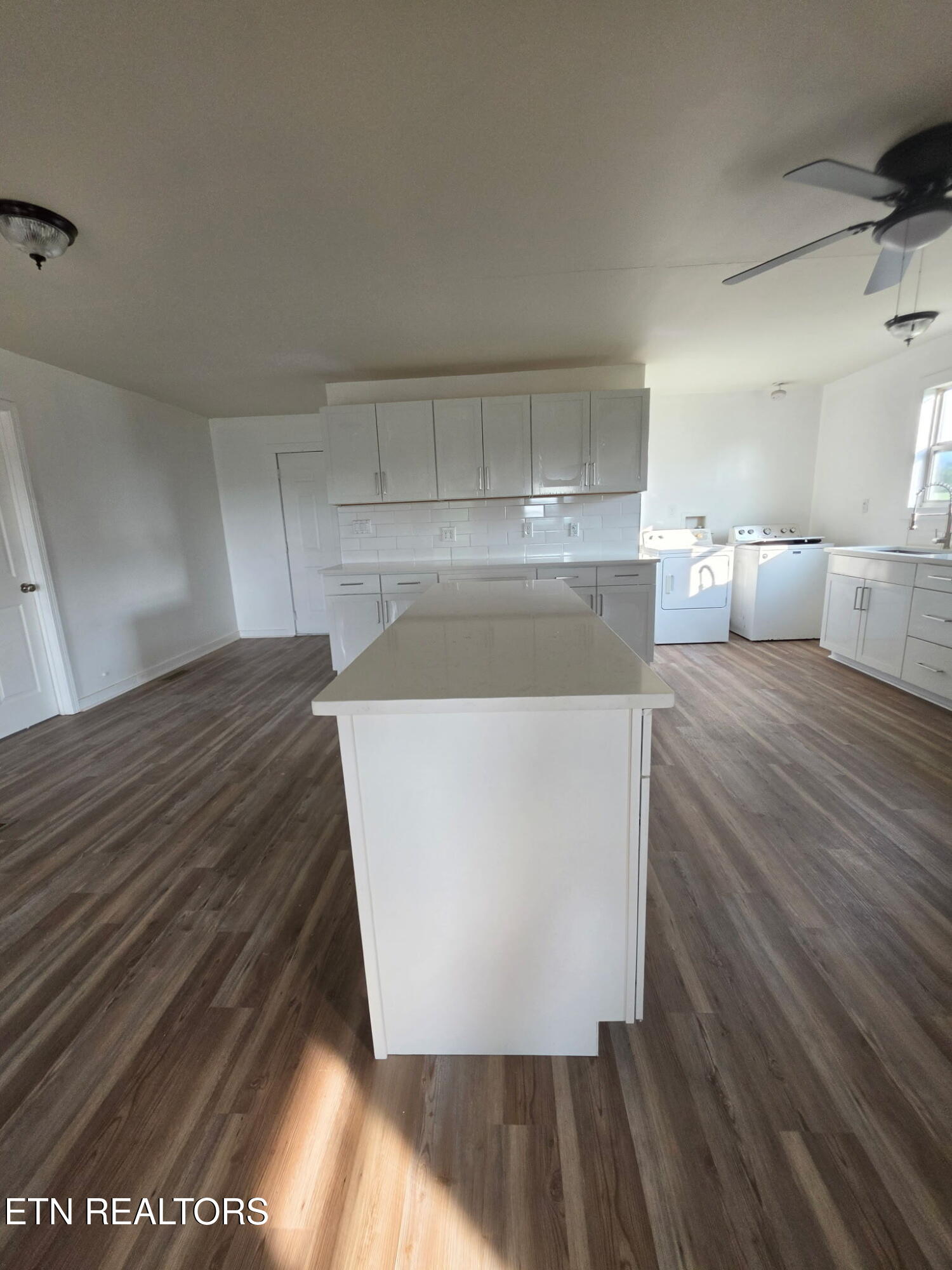1374 Camellia Road Newport, TN 37821 - Photo 3 of 8 1138113