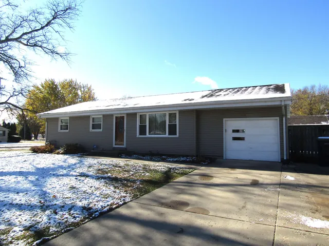 $249,900 | 1220 South Grant Avenue, Janesville, WI 53546