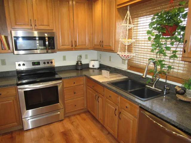 $249,900 | 1220 South Grant Avenue, Janesville, WI 53546