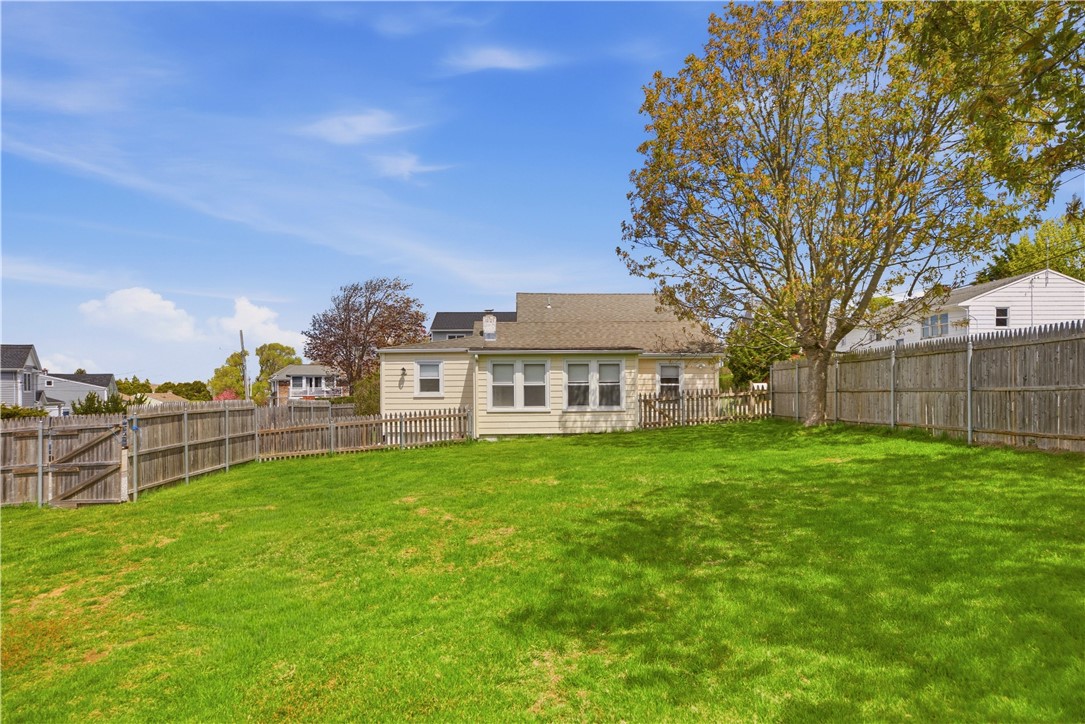 2 Stimpson Street Middletown, RI 02842 - Photo 13 of 28