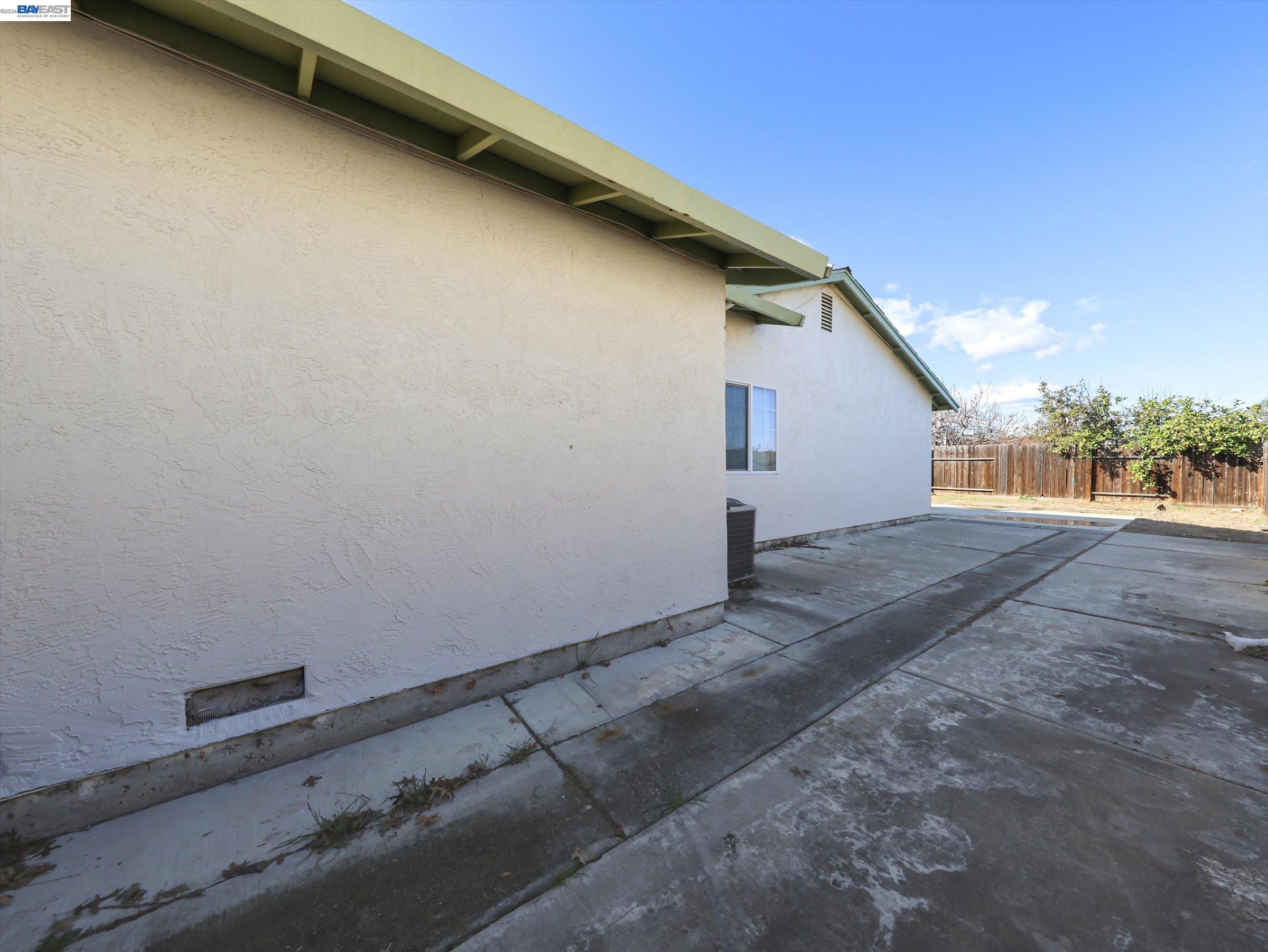 3432 Danielle Place Bay Point, CA 94565 - Photo 32 of 36 a view of a backyard