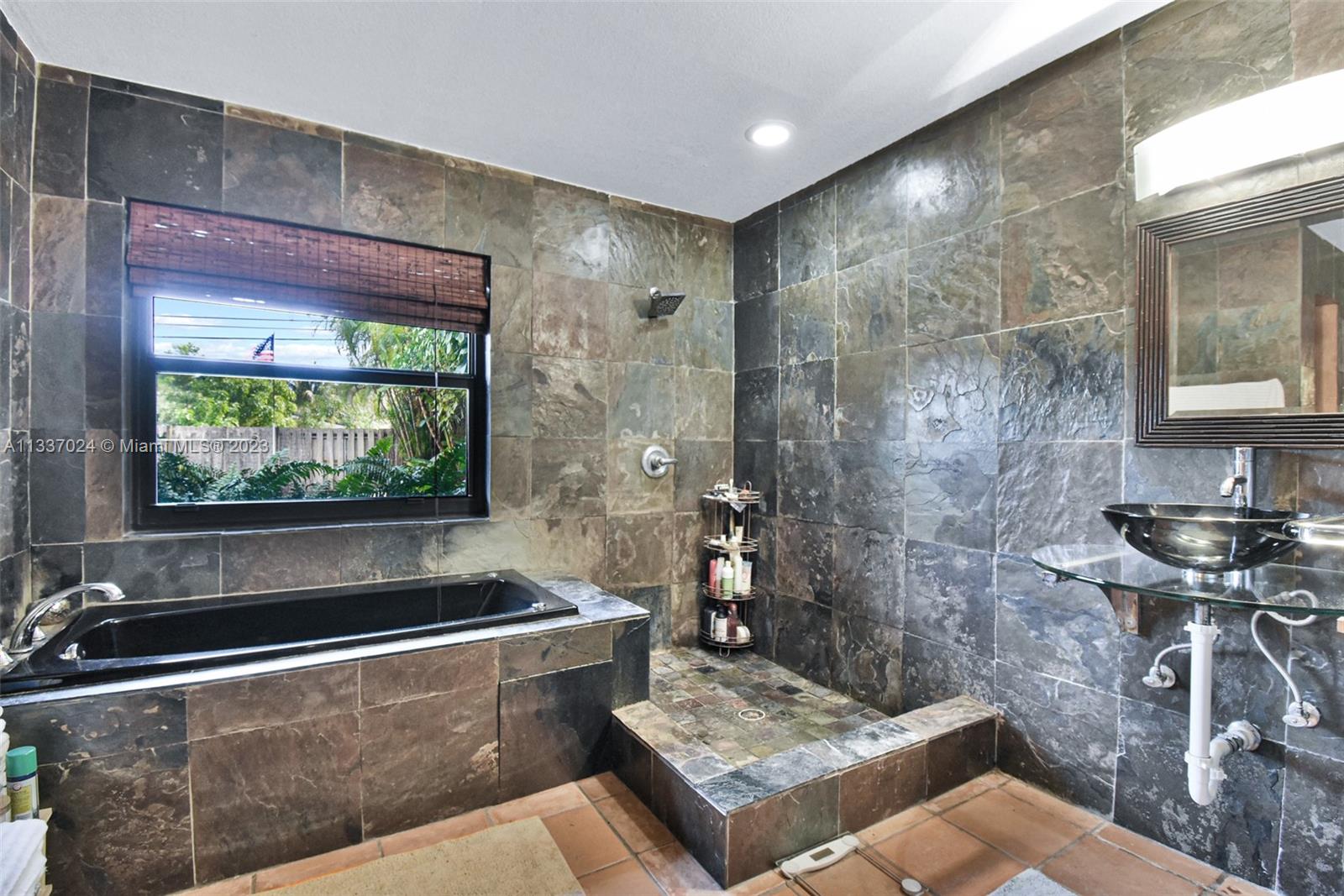 917 North 31st Road Hollywood, FL 33021 - Photo 15 of 31 Gallery Image 15