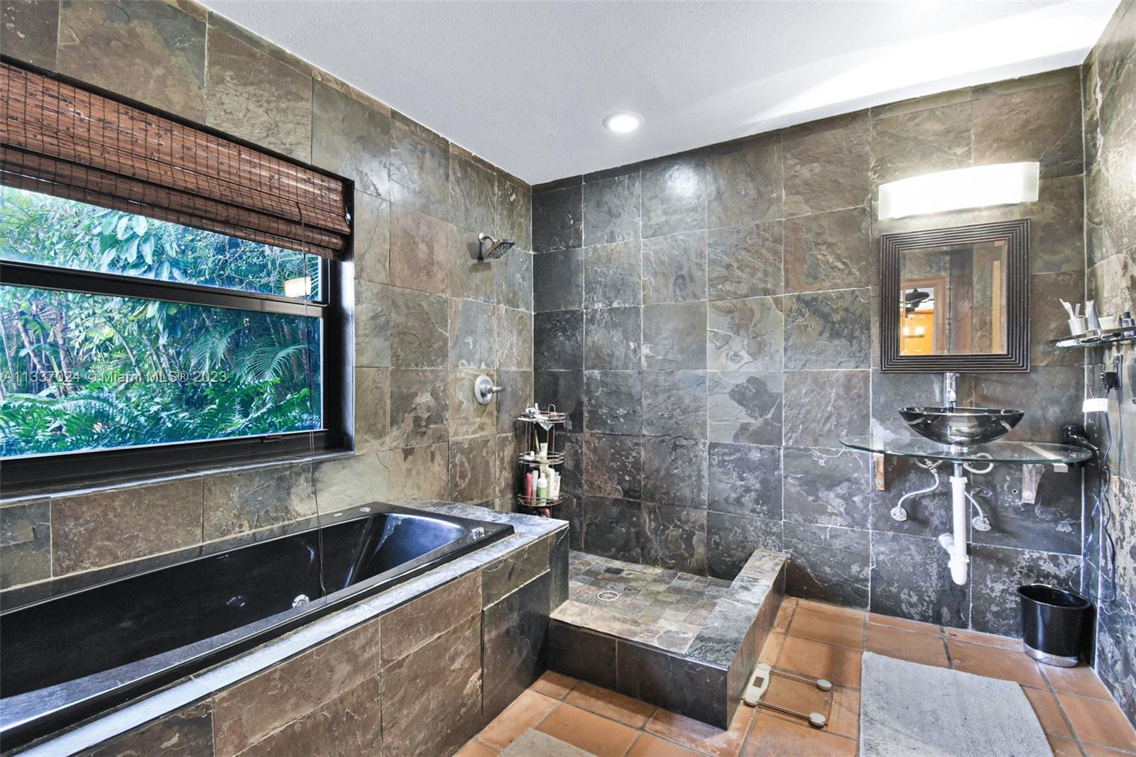 917 North 31st Road Hollywood, FL 33021 - Photo 16 of 31 Gallery Image 16