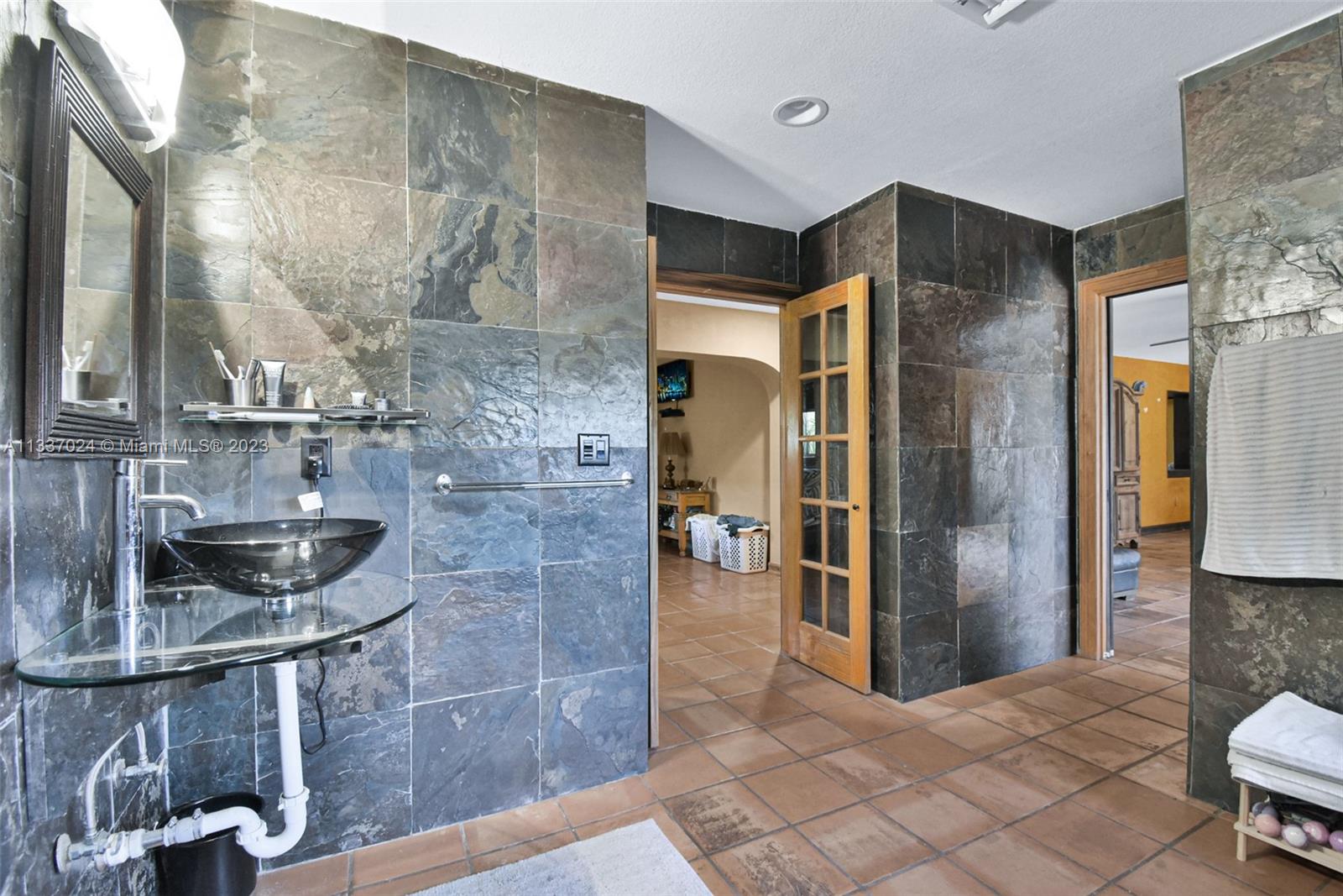 917 North 31st Road Hollywood, FL 33021 - Photo 17 of 31 Gallery Image 17