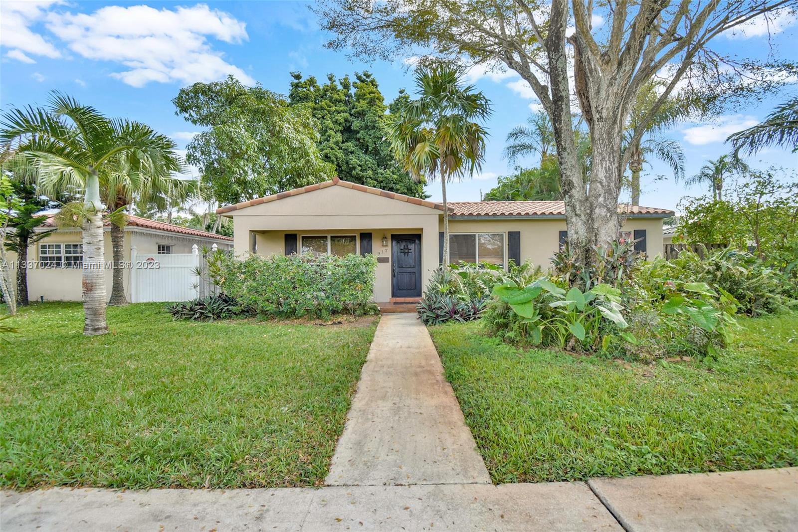 917 North 31st Road Hollywood, FL 33021 - Photo 3 of 31 Gallery Image 3