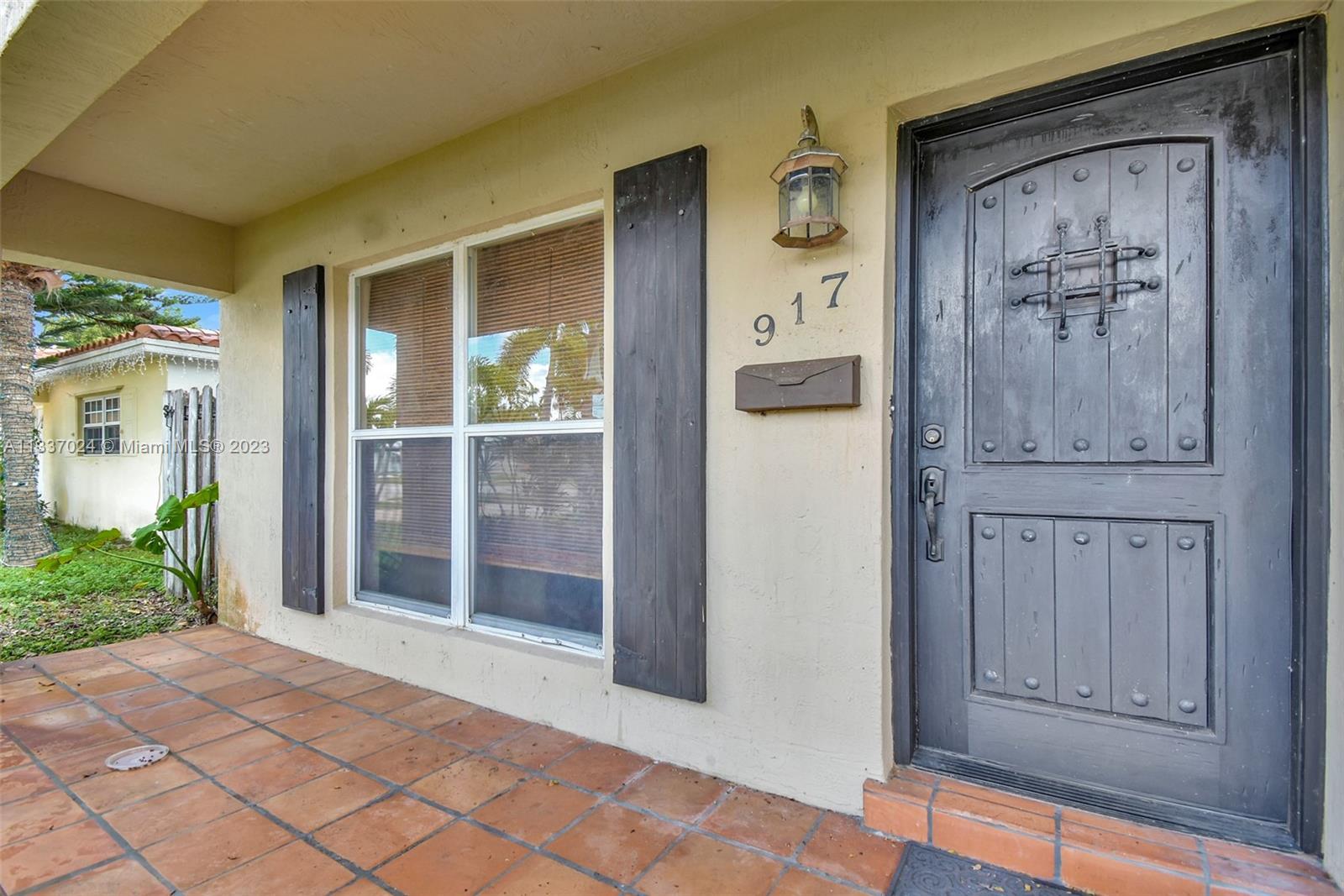 917 North 31st Road Hollywood, FL 33021 - Photo 5 of 31 Gallery Image 5