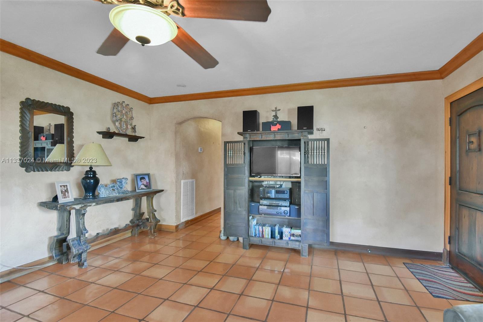 917 North 31st Road Hollywood, FL 33021 - Photo 6 of 31 Gallery Image 6