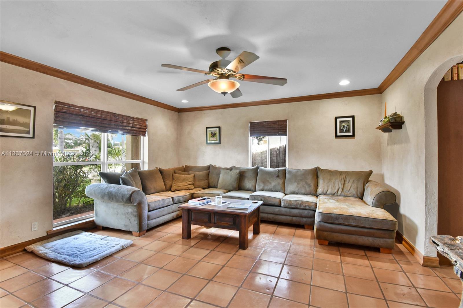 917 North 31st Road Hollywood, FL 33021 - Photo 7 of 31 Gallery Image 7