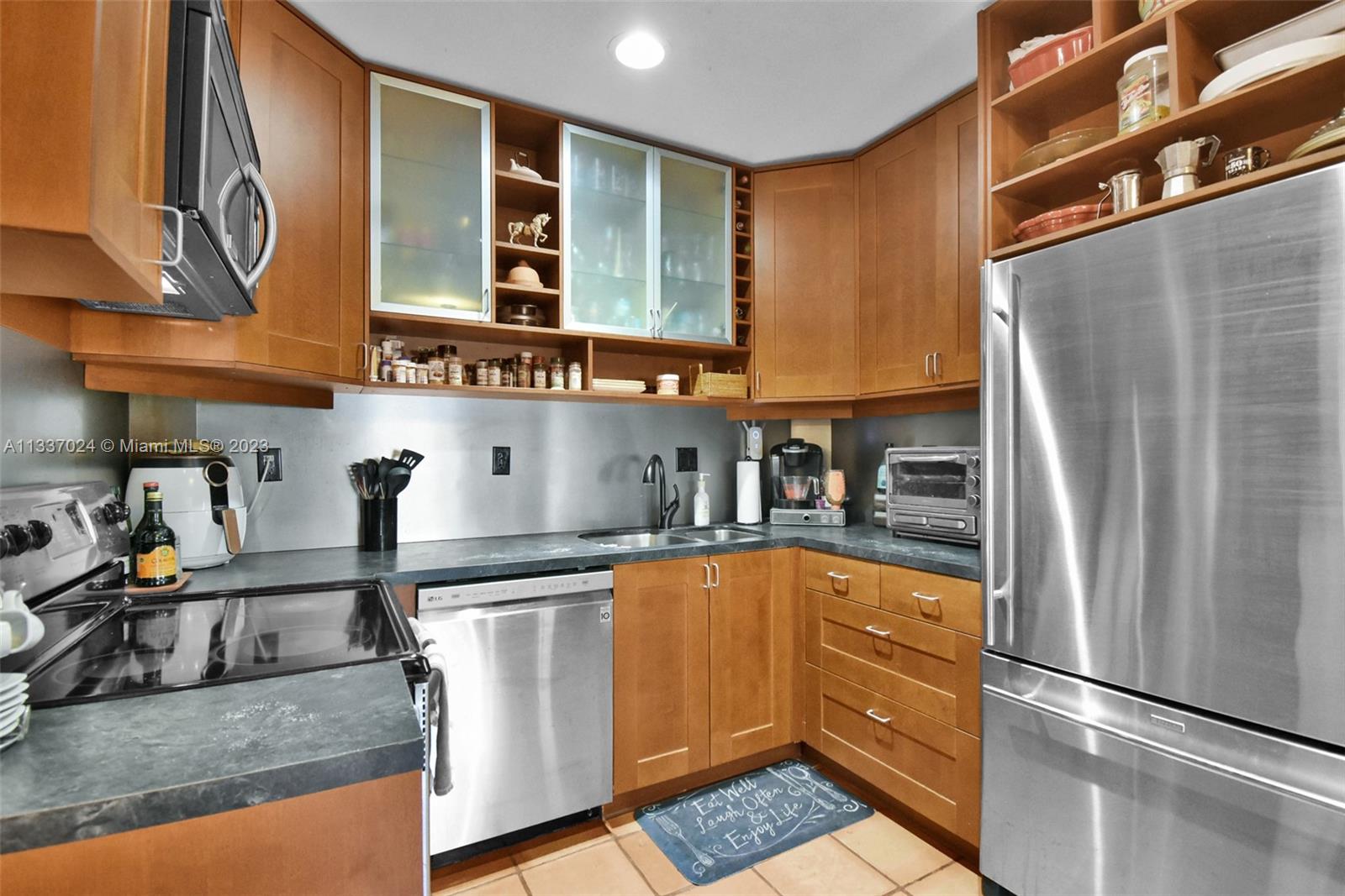 917 North 31st Road Hollywood, FL 33021 - Photo 9 of 31 Gallery Image 9