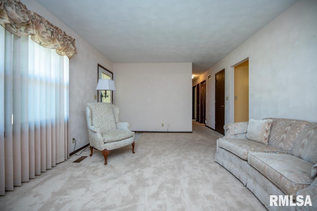 306 Sangamon Road Marquette Heights, IL 61554 - Photo 13 of 36