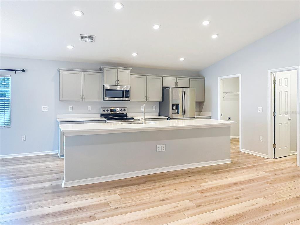 6945 Gideon Circle Zephyrhills, FL 33541 - Photo 16 of 45