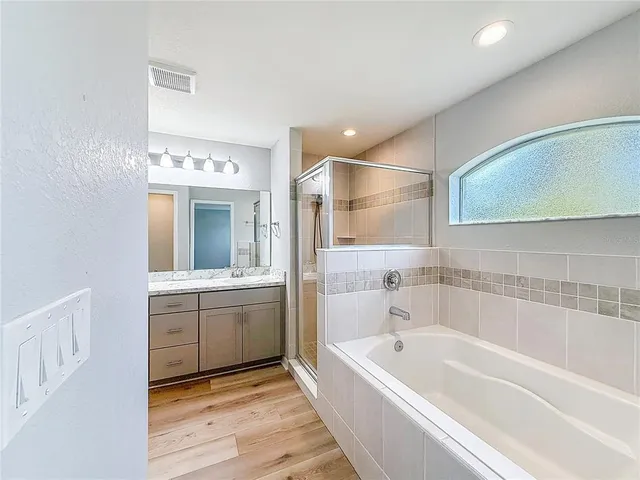 $2,400 | 6945 Gideon Circle, Zephyrhills, FL 33541