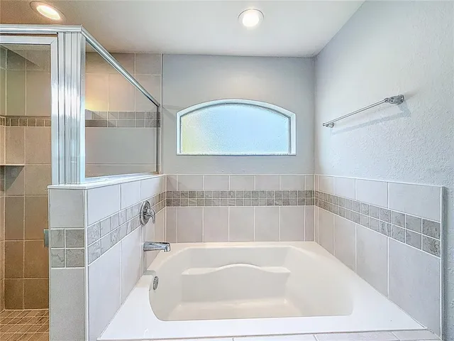 $2,400 | 6945 Gideon Circle, Zephyrhills, FL 33541