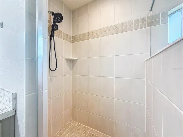 $2,400 | 6945 Gideon Circle, Zephyrhills, FL 33541