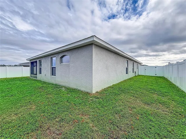 $2,400 | 6945 Gideon Circle, Zephyrhills, FL 33541