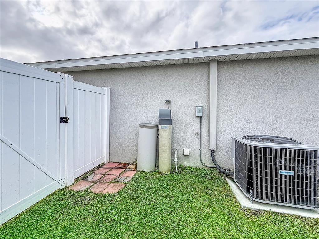 6945 Gideon Circle Zephyrhills, FL 33541 - Photo 40 of 45