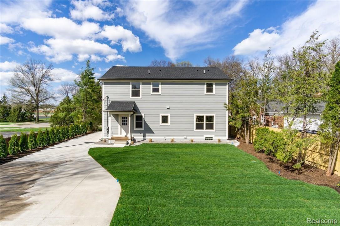 339 Lothrop Road Grosse Pointe, MI 48236 - Photo 29 of 31 339-Lothrop-Rd-29.jpg