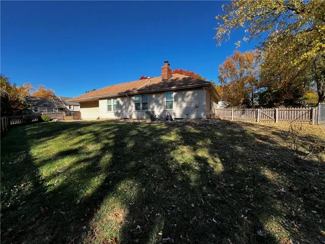 $249,900 | 2106 Southwest Still Meadows Lane, Blue Springs, MO 64015