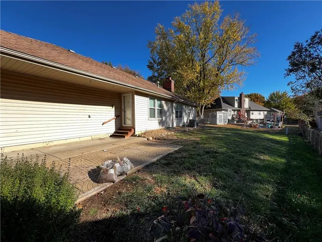$249,900 | 2106 Southwest Still Meadows Lane, Blue Springs, MO 64015
