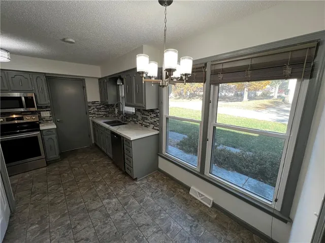 $249,900 | 2106 Southwest Still Meadows Lane, Blue Springs, MO 64015