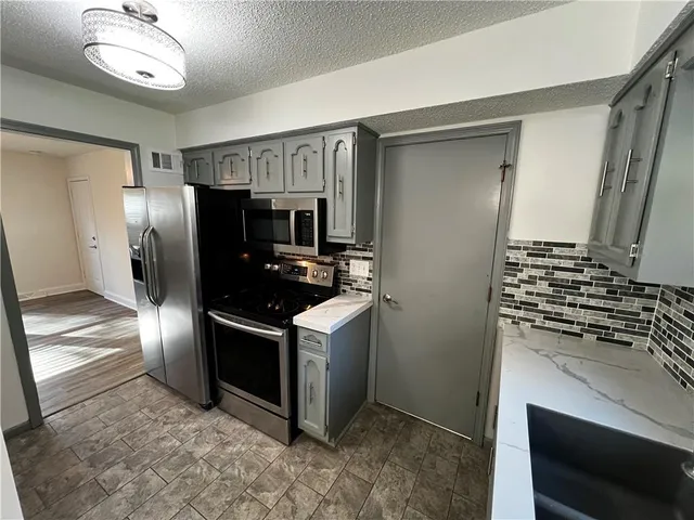 $249,900 | 2106 Southwest Still Meadows Lane, Blue Springs, MO 64015