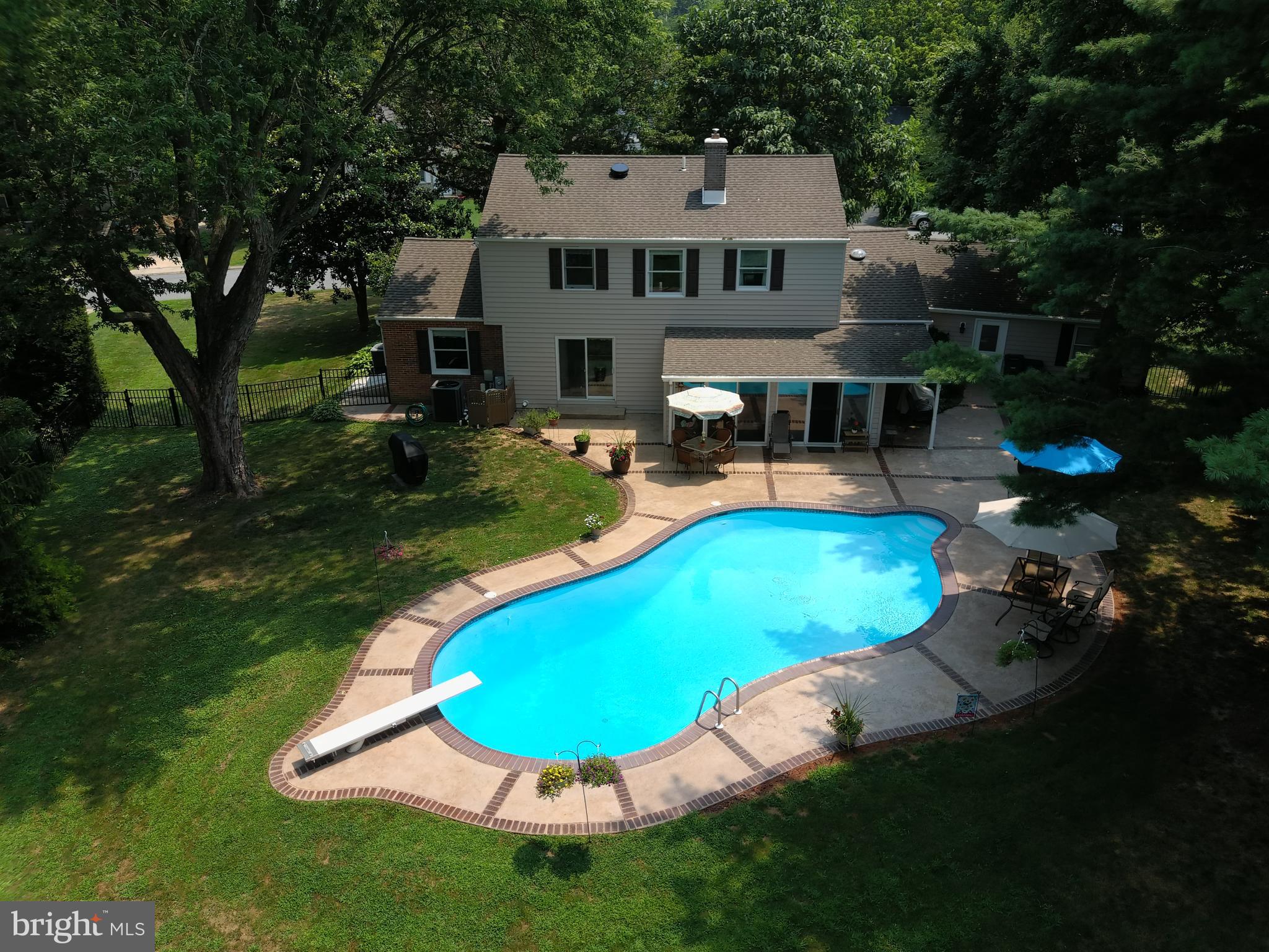 Backyard ft. in ground pool !