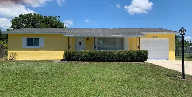 $1,900 | 4509 Seminole Street, Bradenton, FL 34207