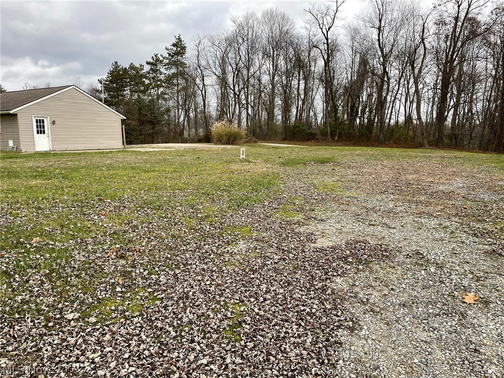 11485 Cadiz Road Cambridge, OH 43725 - Photo 5 of 8 Top of west side drive to the garage.