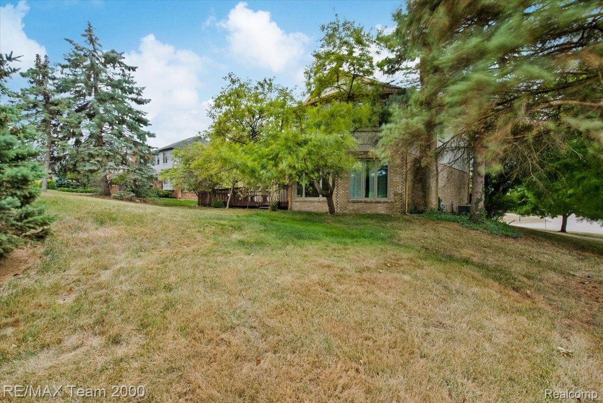 1901 Mapleridge Road Rochester, MI 48309 - Photo 6 of 58