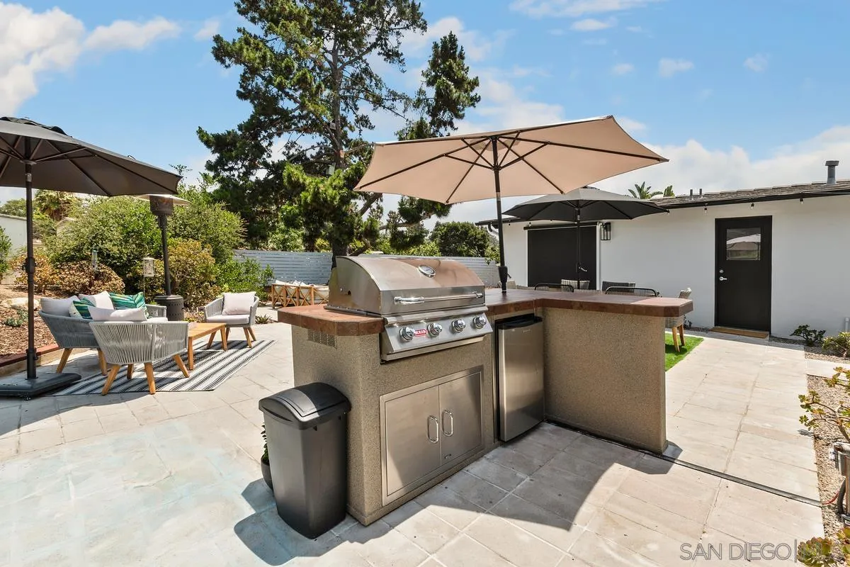 465 Glencrest Drive Solana Beach, CA 92075 - Photo 20 of 28 a view of outdoor kitchen outdoor kitchen