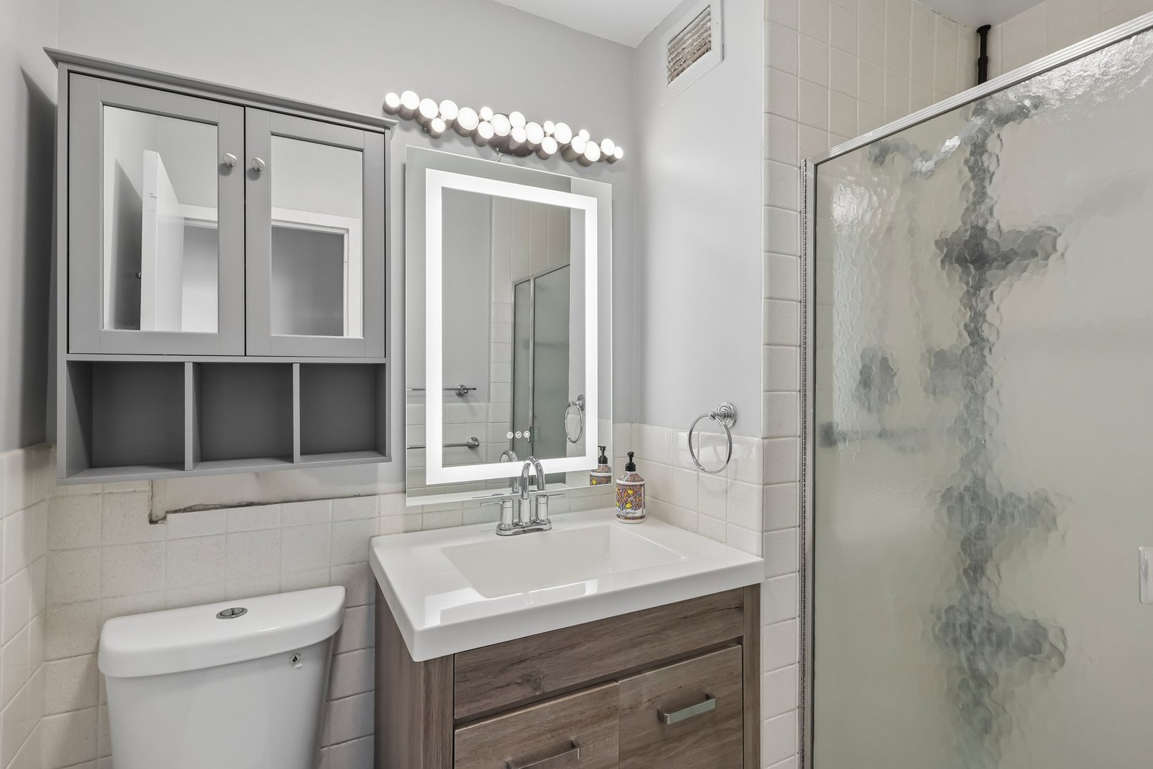 6301 North Sheridan Road, Unit 24E Chicago, IL 60660 - Photo 12 of 21