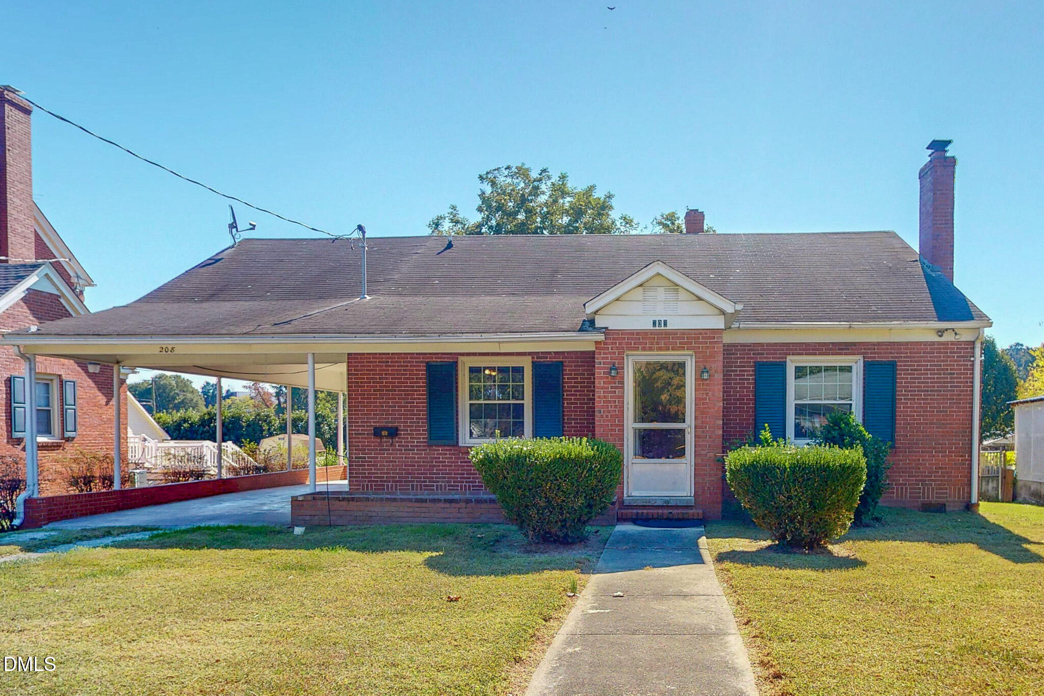 a view of a house with pool and a yard
