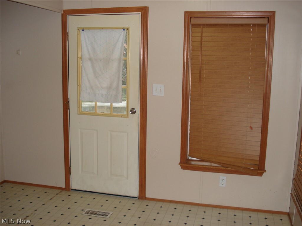 5303 Middle Road Conneaut, OH 44030 - Photo 10 of 19 Gallery Image 10
