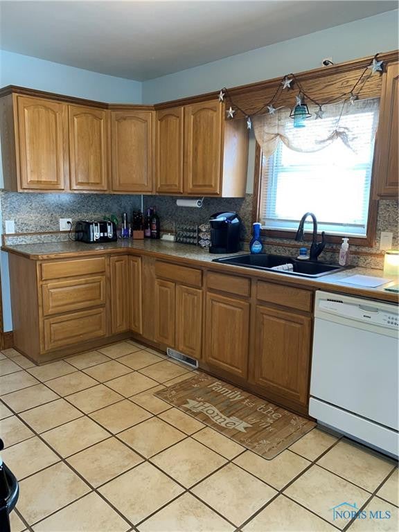 204 Windsor Road Walbridge, OH 43465 - Photo 6 of 20 Gallery Image 6