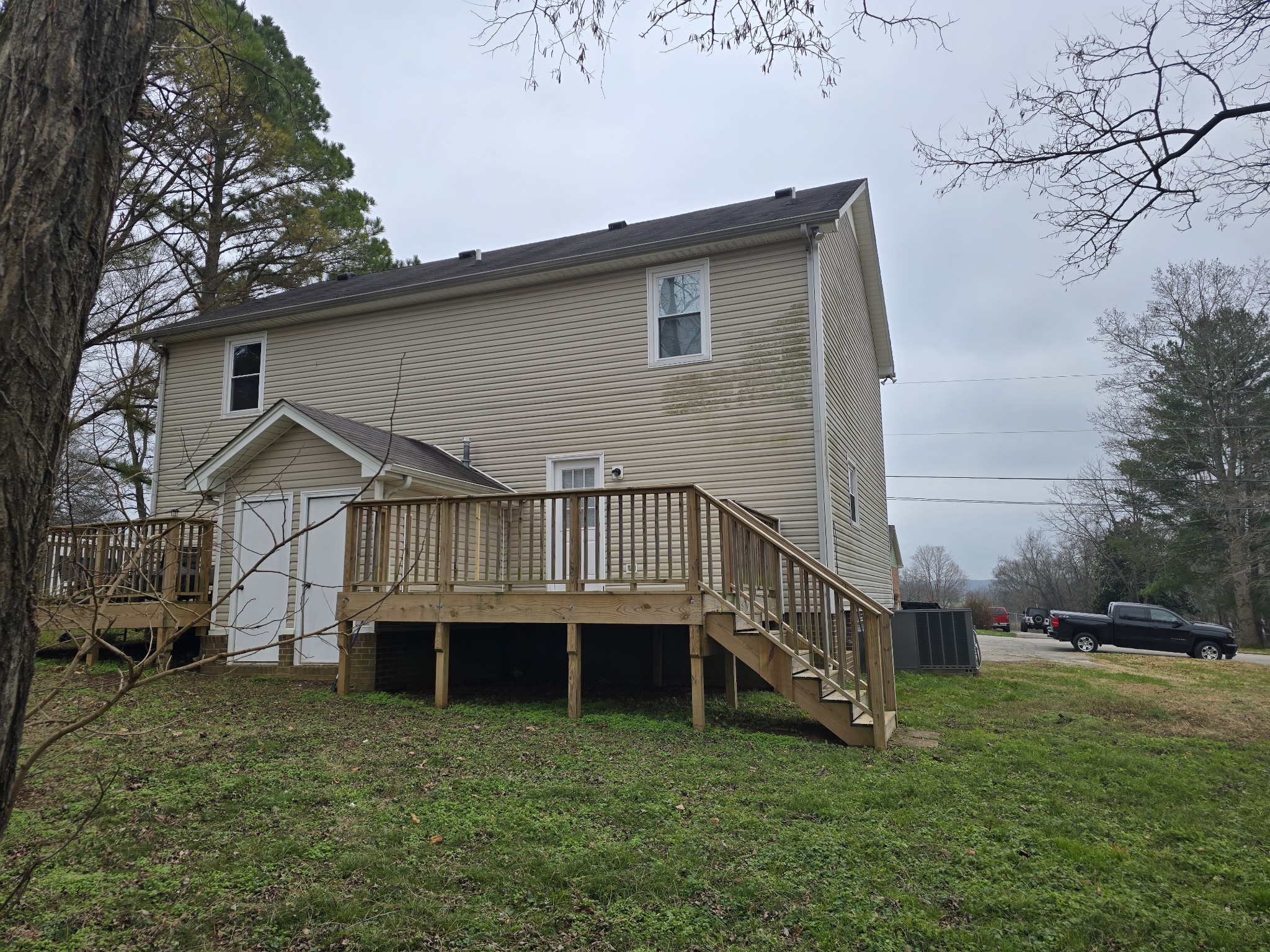 224 Hunter Drive Columbia, TN 38401 - Photo 2 of 13 a view of a house with a yard