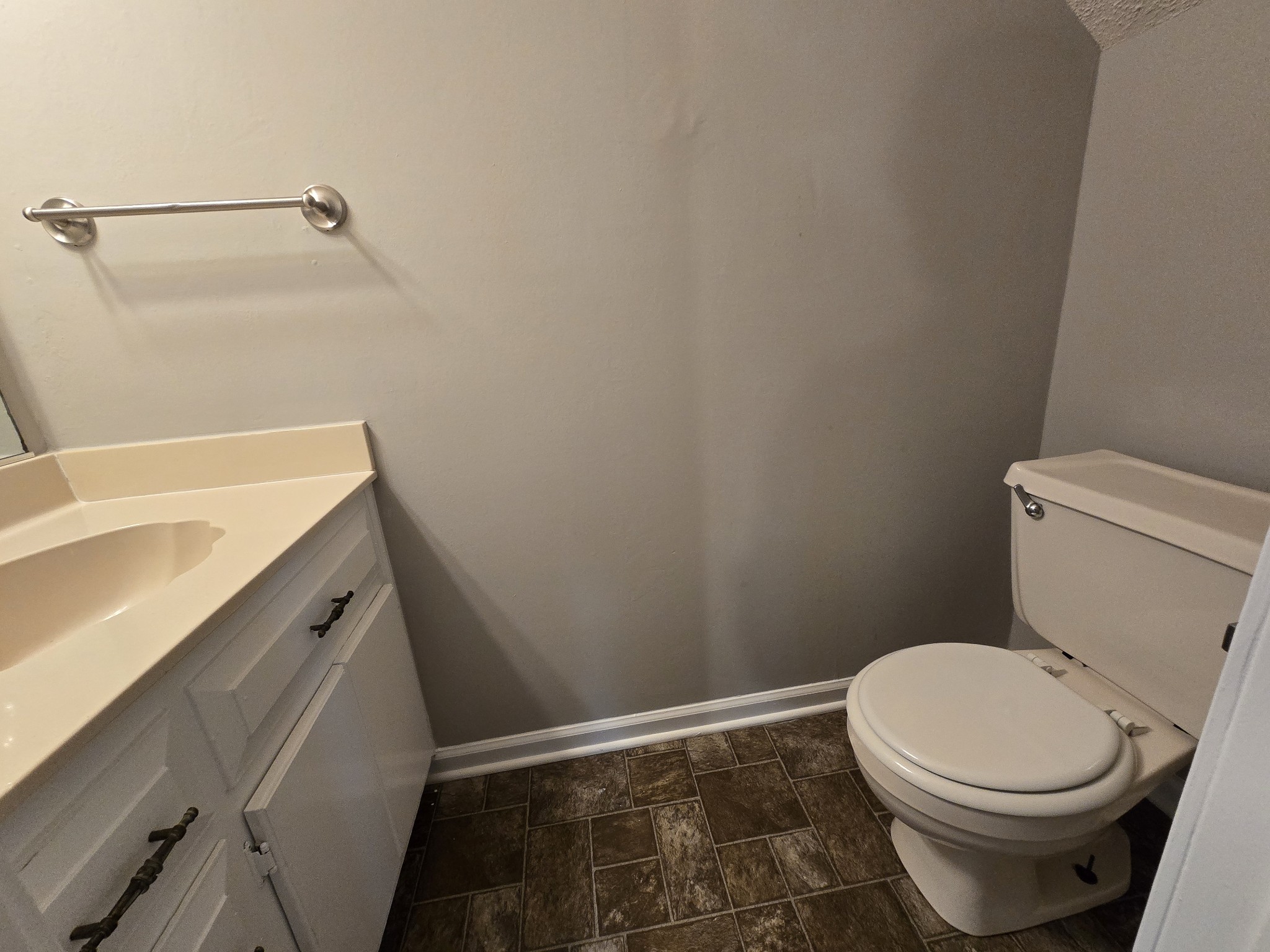 224 Hunter Drive Columbia, TN 38401 - Photo 8 of 13 a bathroom with a sink a toilet and vanity