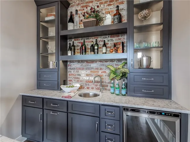 $2,058,900 | 15915 Glenfinnan Way, Belton, MO 64012