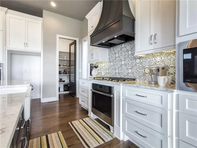 $2,058,900 | 15915 Glenfinnan Way, Belton, MO 64012