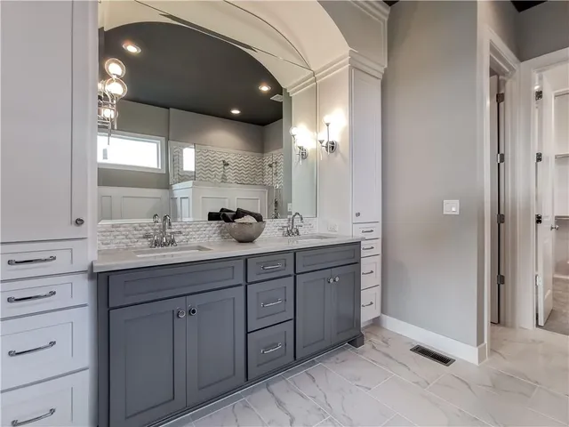 $2,058,900 | 15915 Glenfinnan Way, Belton, MO 64012