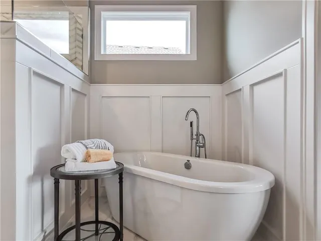 $2,058,900 | 15915 Glenfinnan Way, Belton, MO 64012