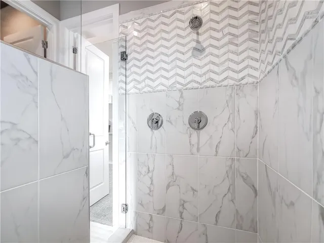 $2,058,900 | 15915 Glenfinnan Way, Belton, MO 64012