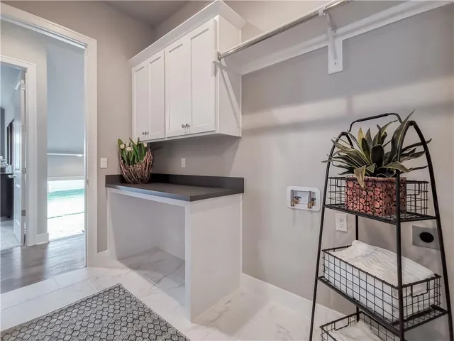 $2,058,900 | 15915 Glenfinnan Way, Belton, MO 64012