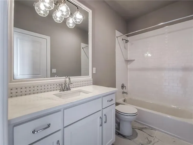 $2,058,900 | 15915 Glenfinnan Way, Belton, MO 64012