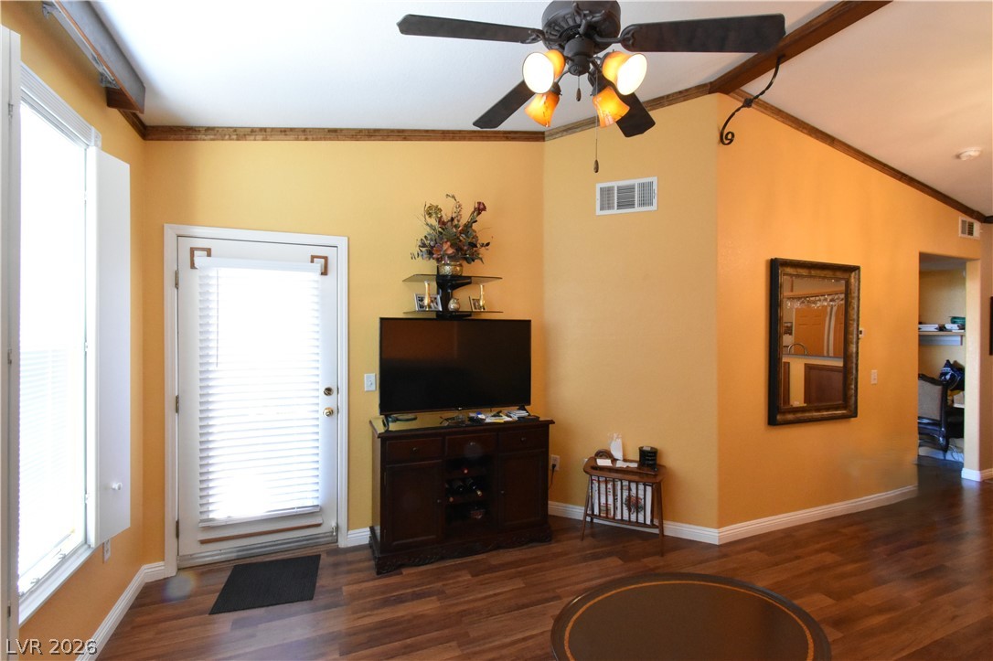 10550 West Alexander Road, Unit 2025 Las Vegas, NV 89129 - Photo 6 of 19 Living-Dining Room