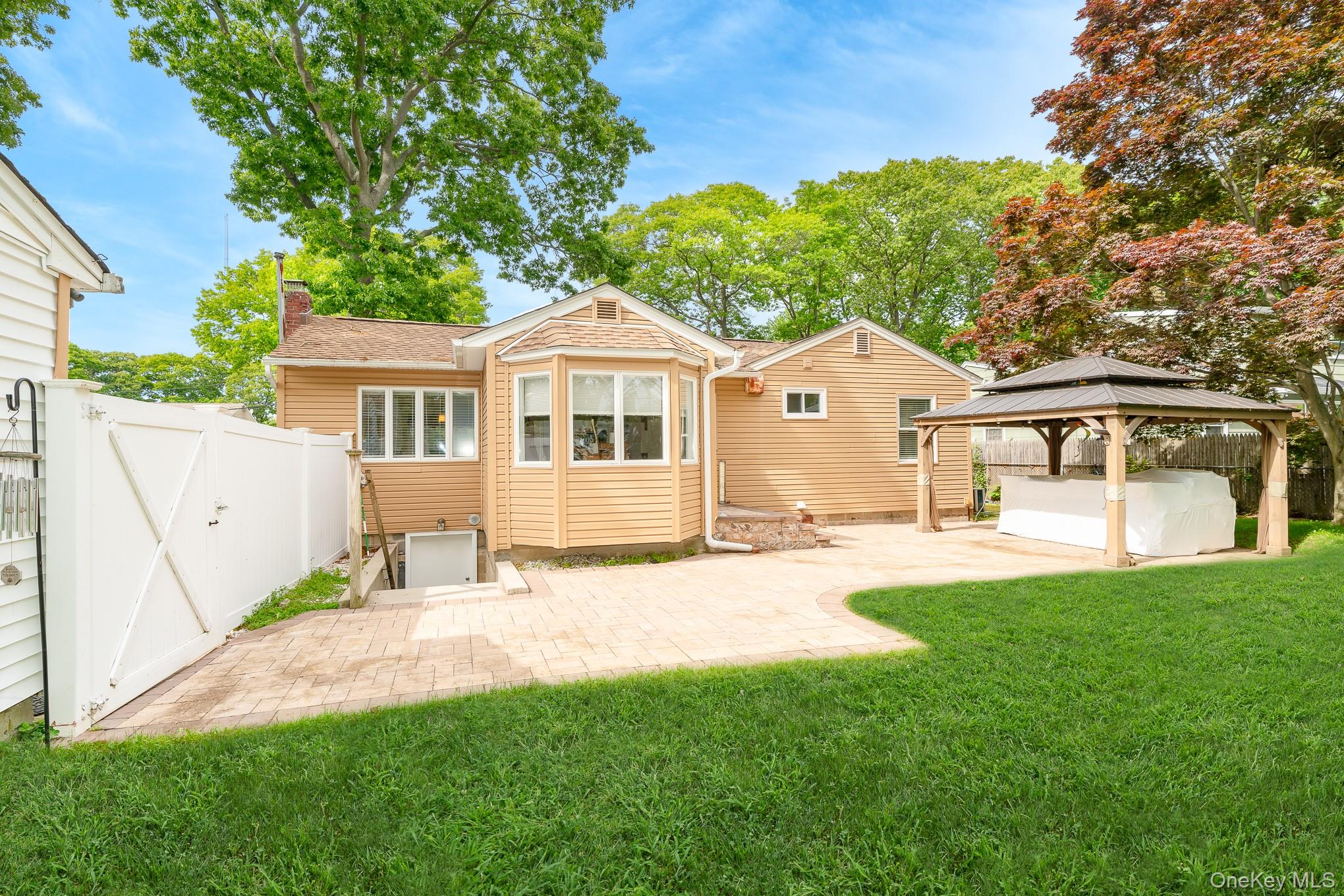 20 Amherst Street Islip, NY 11751 - Photo 5 of 29