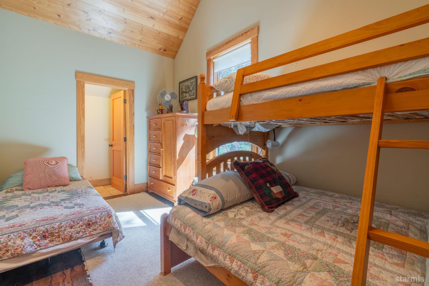 710 Fallen Leaf Road South Lake Tahoe, CA 96150 - Photo 22 of 37