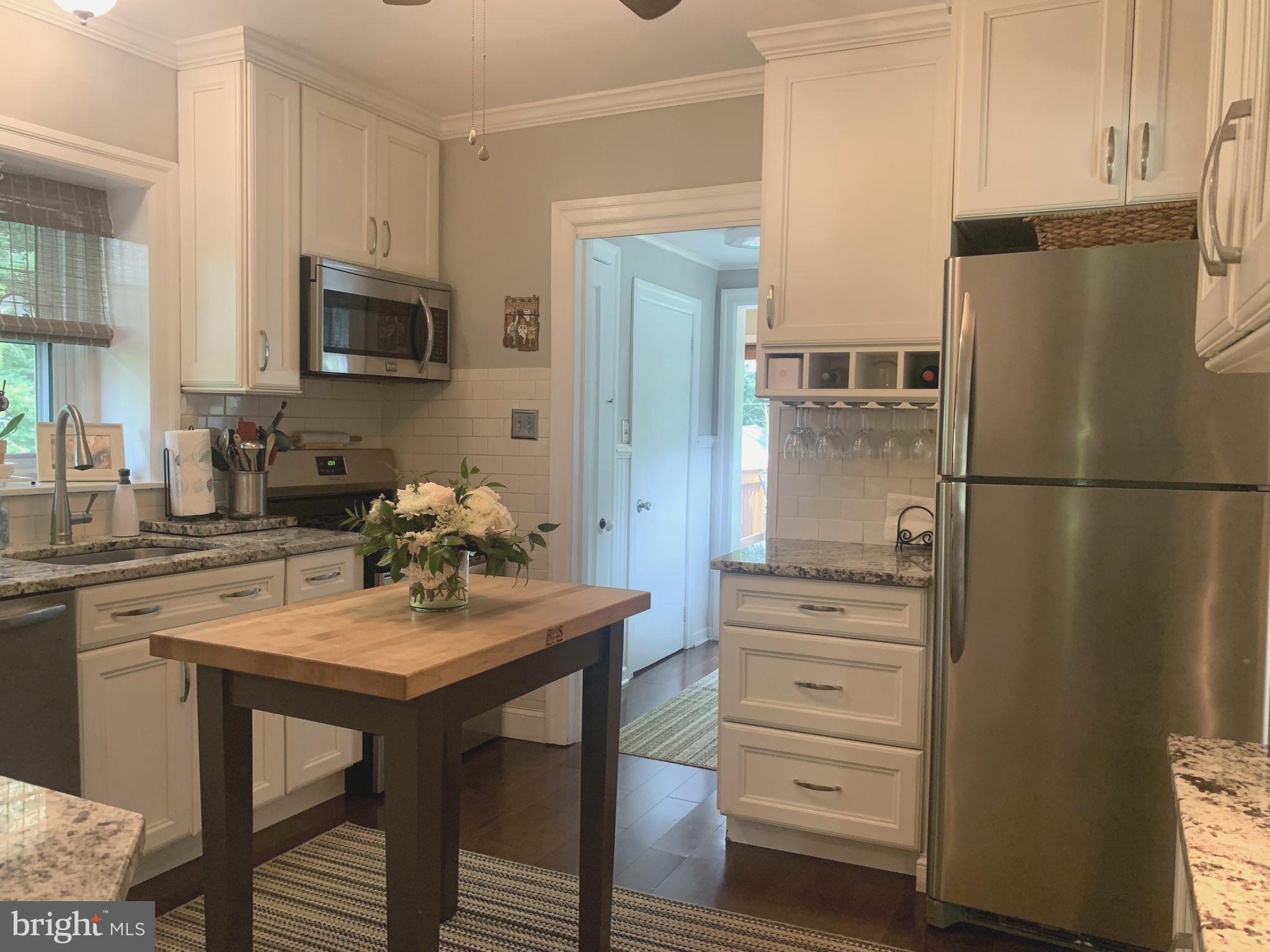 65 South Rolling Road Springfield, PA 19064 - Photo 29 of 70 Portable island workspace