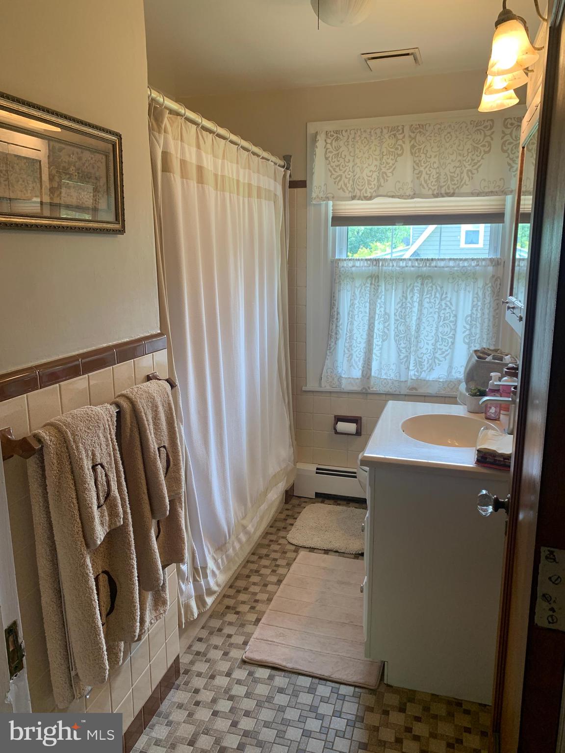 65 South Rolling Road Springfield, PA 19064 - Photo 55 of 70 Hall Bath with tub/shower