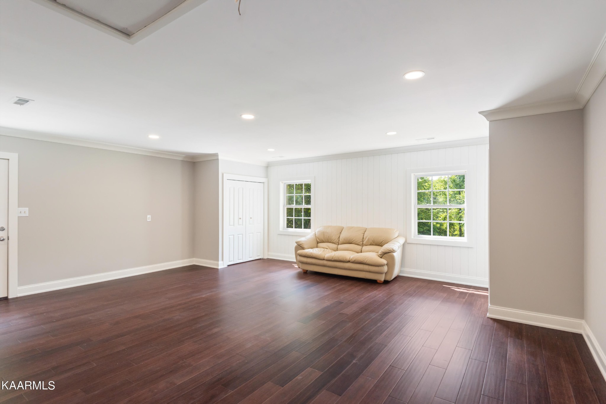6034 Pleasant Ridge Road Knoxville, TN 37912 - Photo 18 of 40 a living room with furniture and a wooden floor
