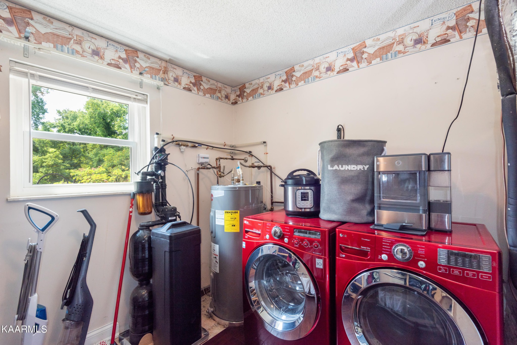 6034 Pleasant Ridge Road Knoxville, TN 37912 - Photo 27 of 40 a utility room with dryer and washer